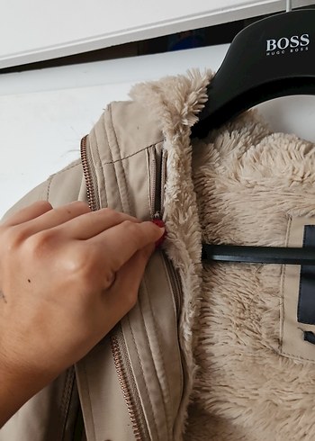 Bej Kadın Peluş Detaylı Mont - Görsel 3