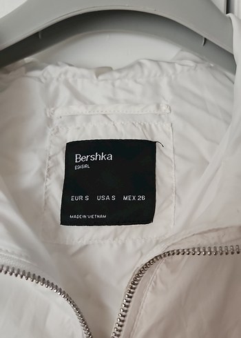 Beyaz Kapüşonlu Kısa Kadın Yağmurluk - Görsel 2