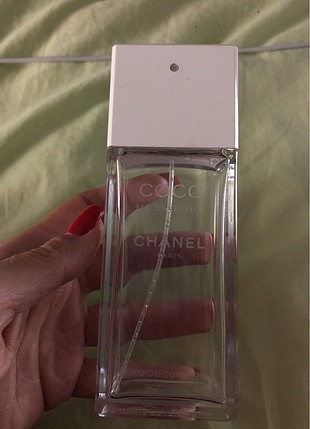 Chanel parfüm şişesi