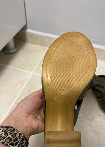 Tokalı Haki Deri Kadın Topuklu Sandalet - Görsel 4