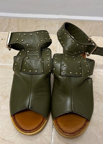 Tokalı Haki Deri Kadın Topuklu Sandalet - Görsel 5