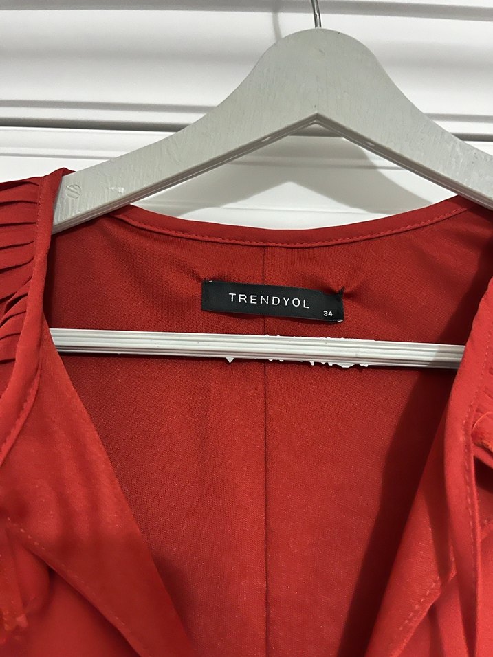 Tarçın rengi fırfırlı elbise - Görsel 4