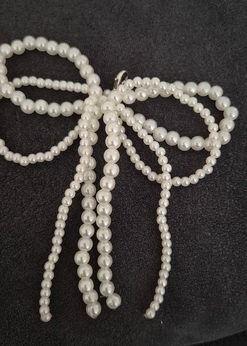 İnci Detaylı Fiyonklu Beyaz Spor Ayakkabı Süsü - Görsel 3