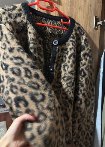 Kürk Detaylı Leopar Desenli Kadın Hırka - Görsel 2