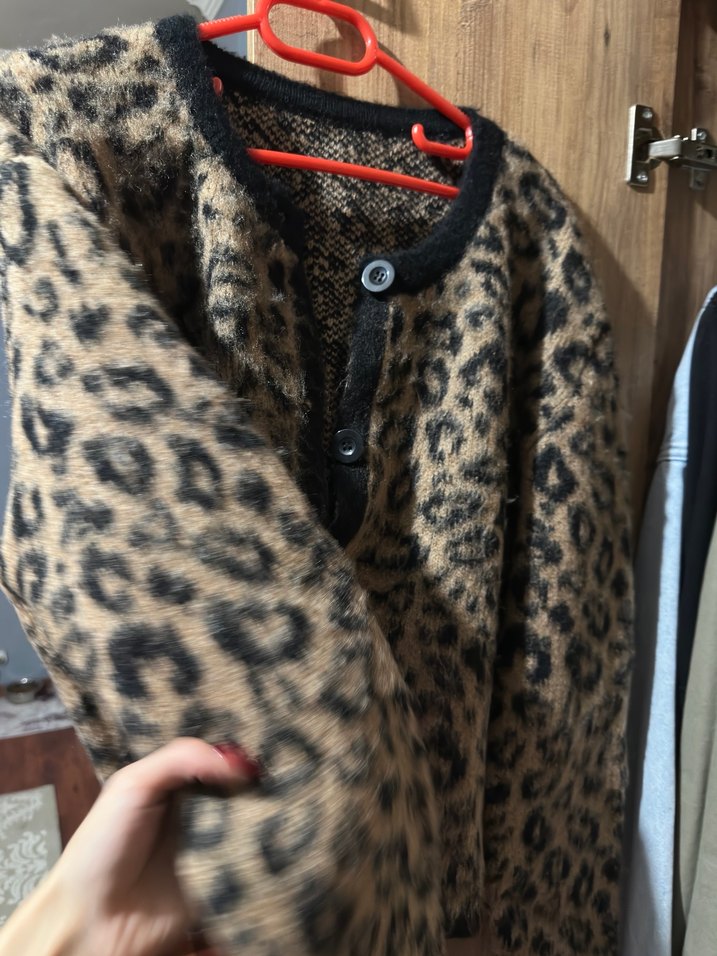 Kürk Detaylı Leopar Desenli Kadın Hırka - Görsel 2