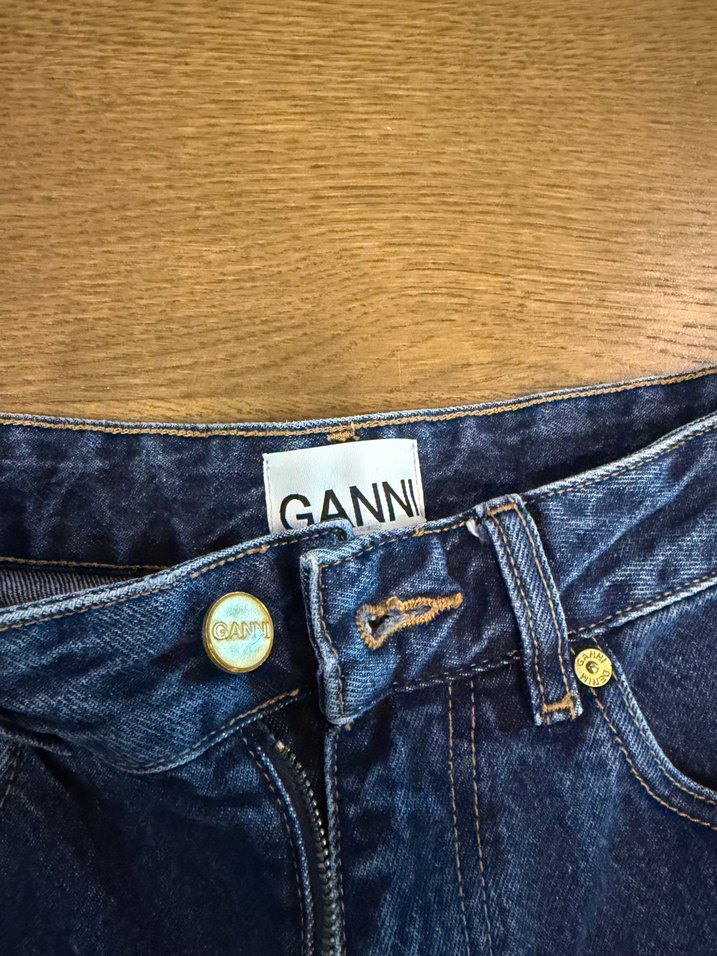 Ganni Koyu Mavi Rahat Kesim Denim Jean — görsel 2/5