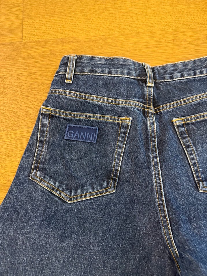 Ganni Koyu Mavi Rahat Kesim Denim Jean — görsel 3/5
