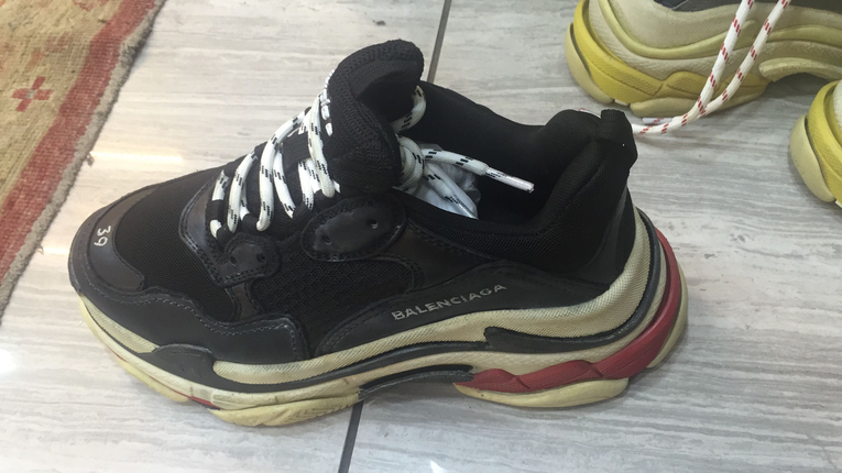 Triples sneaker