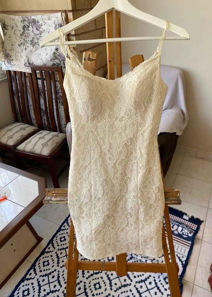 Beyaz kısa abiye dantelli - Görsel 3