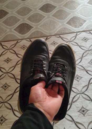 Bendis Sehir Stiline Uygun Siyah Deri Sneaker
