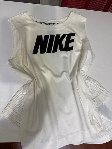 Nike kolsuz yanları fileli tshirt