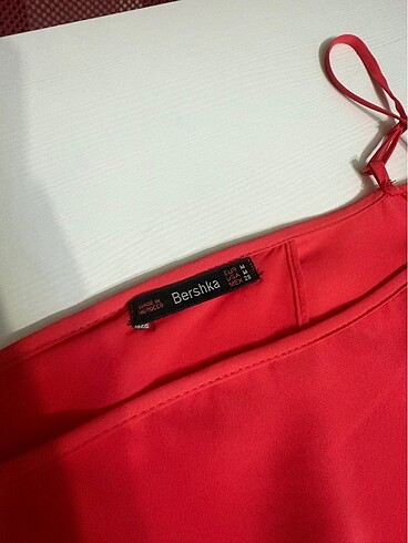 Bershka sırt dekolteli bluz
Boy 45
En 47 - Görsel 2