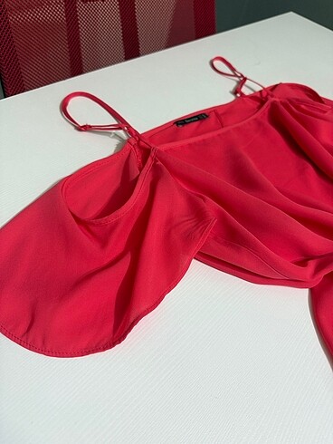 Bershka sırt dekolteli bluz
Boy 45
En 47 - Görsel 3