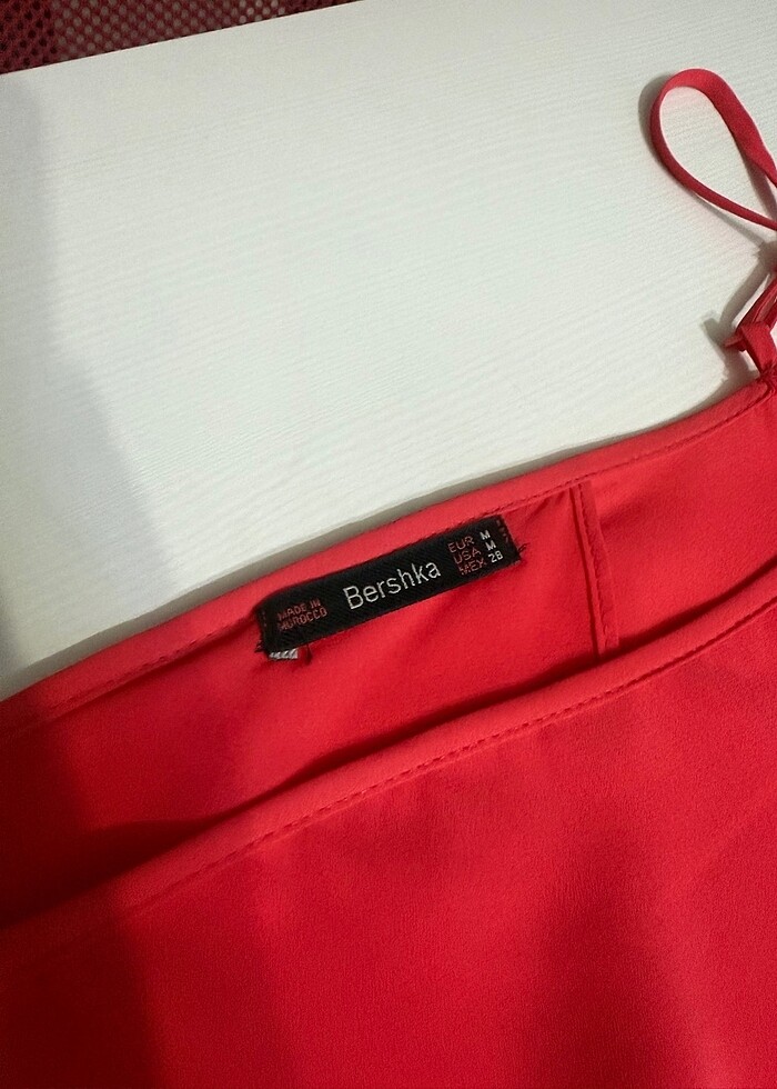 Bershka sırt dekolteli bluz
Boy 45
En 47 - Görsel 2