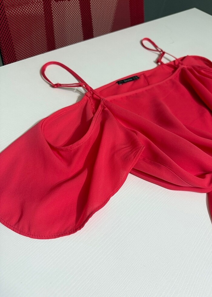 Bershka sırt dekolteli bluz
Boy 45
En 47 - Görsel 3