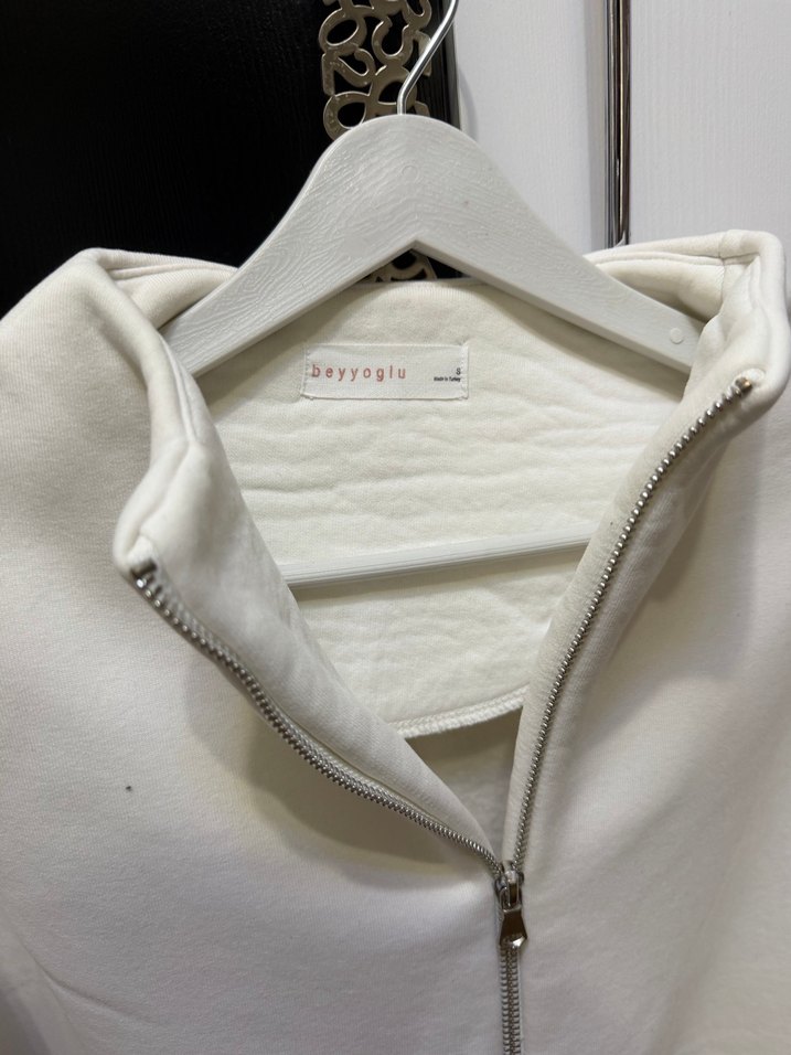 Kadın Beyaz Yüksek Yaka Fermuarlı Sweatshirt - Görsel 2