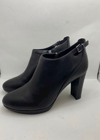 Clarks Kadin Siyah Topuklu Bilek Bot