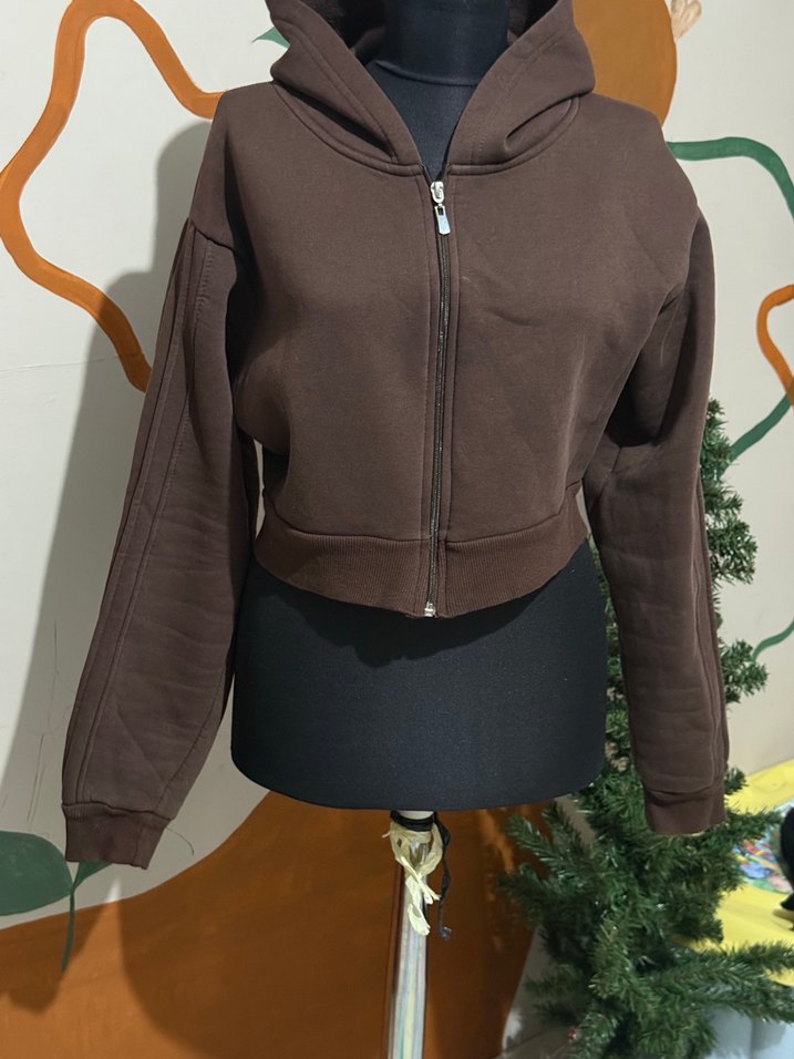 Kahverengi Kapüşonlu Kısa Sweatshirt — görsel 2/9