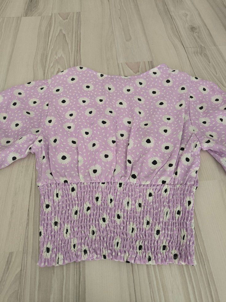 Mor V Yaka Düğmeli Kısa Kollu Bluz - Görsel 2