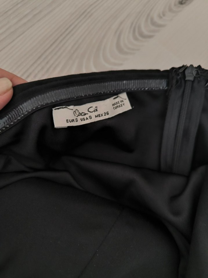 Askı Detaylı Siyah Beyaz Midi Elbise - Görsel 3