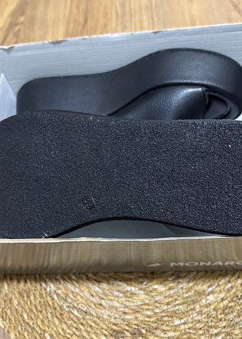 Siyah Kadın Deri Dolgu Topuklu Sandalet - Görsel 3