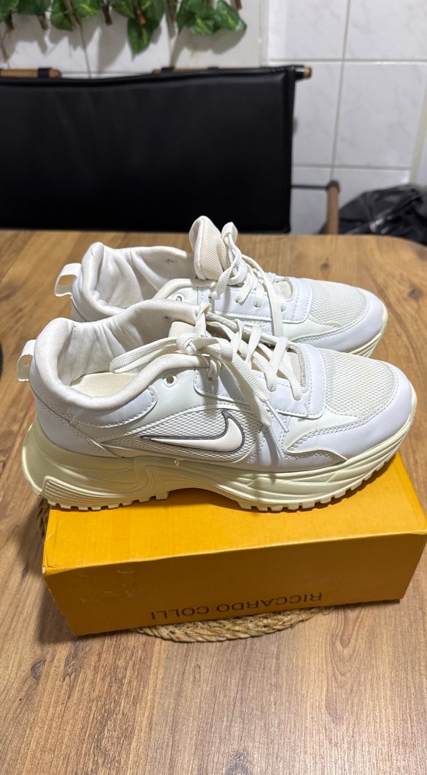 Beyaz Nike Kadın Spor Ayakkabı - Görsel 2