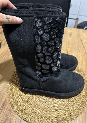 Siyah Yılan Desenli Kürklü Kadın Bot - Görsel 2