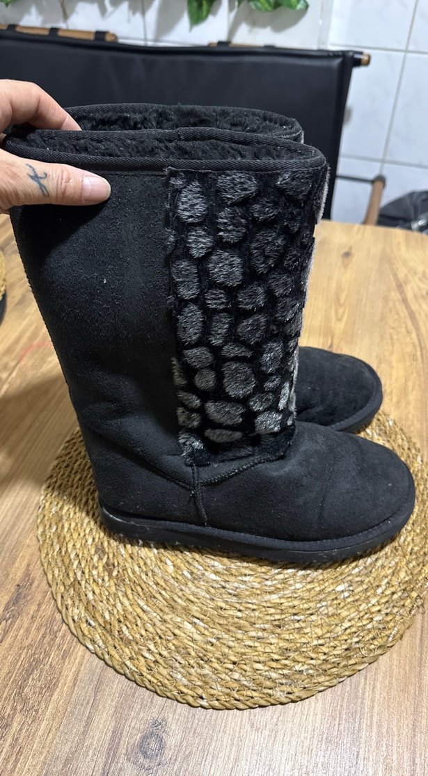 Siyah Yılan Desenli Kürklü Kadın Bot - Görsel 2