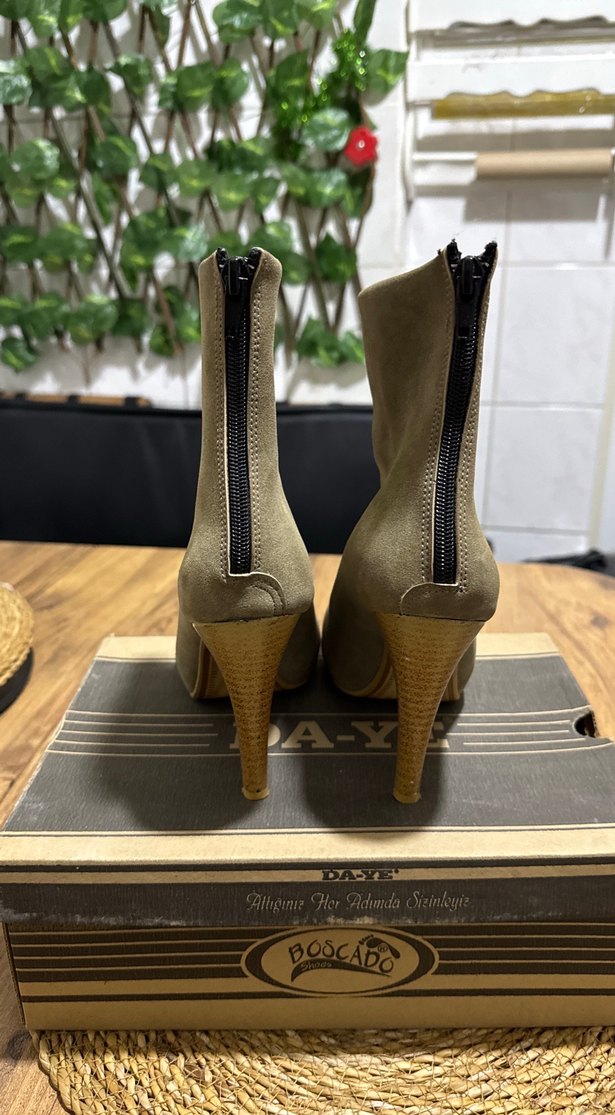 Bej Süet Topuklu Kadın Bot topuk boyu 11 cm - Görsel 3