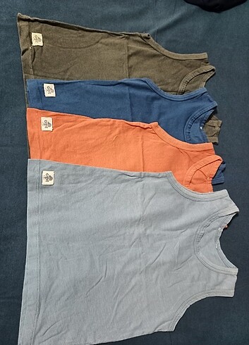 Çiğit marka 4 adet az kullanılmış kolsuz çocuk tişört 