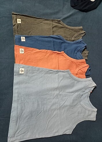 Diğer Çiğit marka 4 adet az kullanılmış kolsuz çocuk tişört 