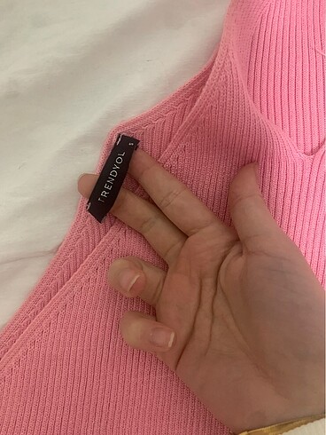 Pembe elbise
