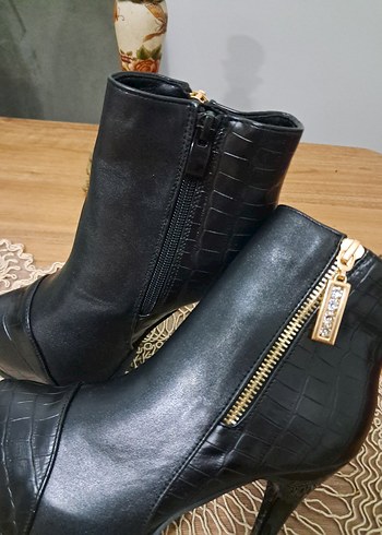 Siyah Rugan Yılan Desenli Stiletto Topuklu Kadın Bot - Görsel 4