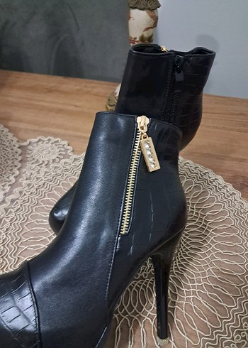 Siyah Rugan Yılan Desenli Stiletto Topuklu Kadın Bot - Görsel 3