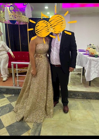 Parlak Altın Renkli Uzun Abiye Elbise