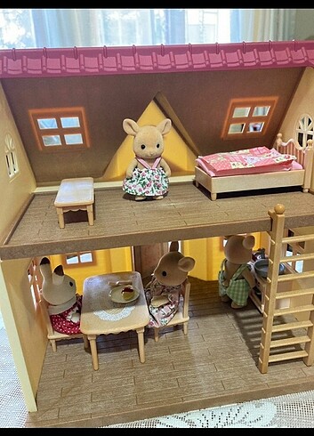 Sylvanian Families Başlangıç Evi Seti ve Geyik Ailesi