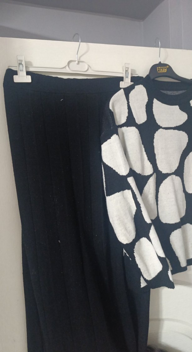 Siyah Beyaz Batik Desenli Kadın Triko Kazak - Görsel 3