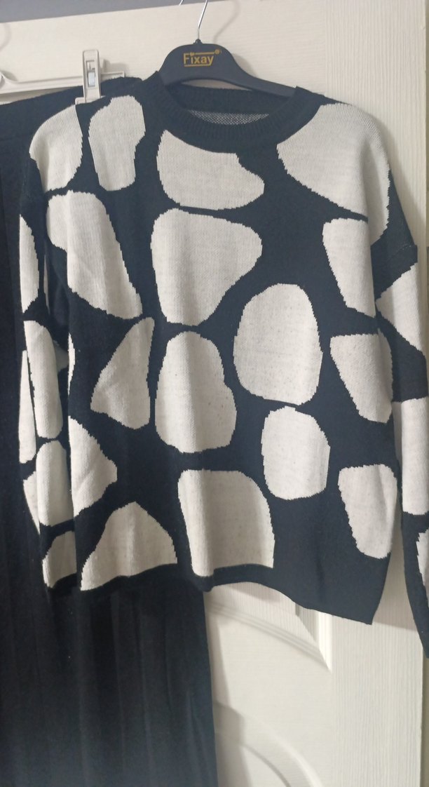 Siyah Beyaz Batik Desenli Kadın Triko Kazak - Görsel 2