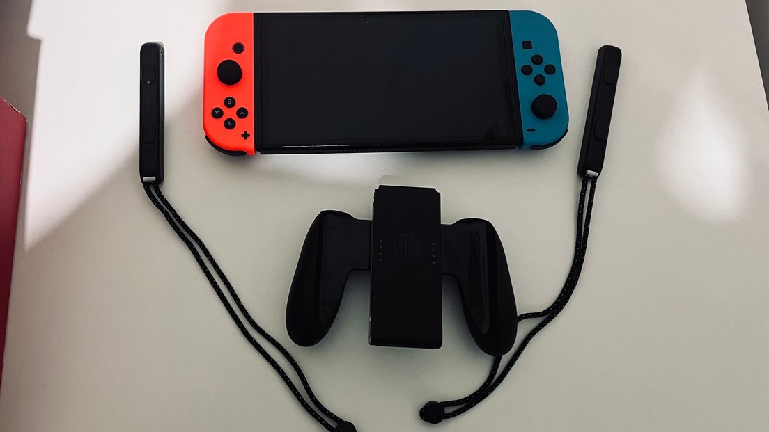 Nintendo Switch OLED Model Kırmızı-Mavi - Görsel 4