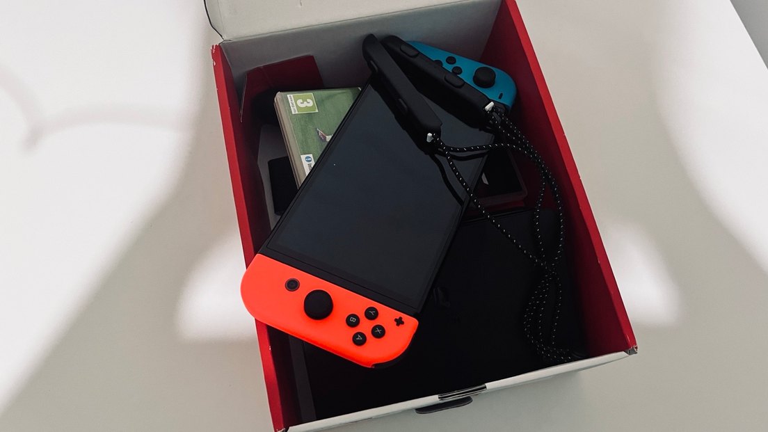 Nintendo Switch OLED Model Kırmızı-Mavi - Görsel 2