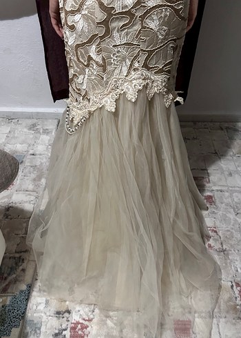 Bej Nakışlı Dantelli Uzun Straplez Abiye - Görsel 9