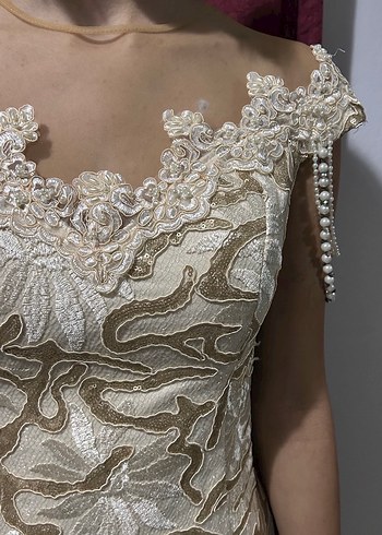 Bej Nakışlı Dantelli Uzun Straplez Abiye - Görsel 3