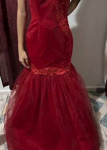 Kırmızı İşlemeli Uzun Straplez Abiye Elbise - Görsel 4