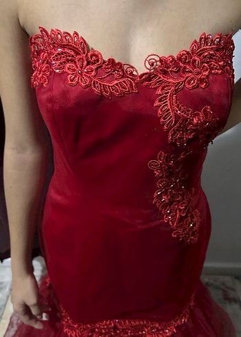 Kırmızı İşlemeli Uzun Straplez Abiye Elbise - Görsel 7