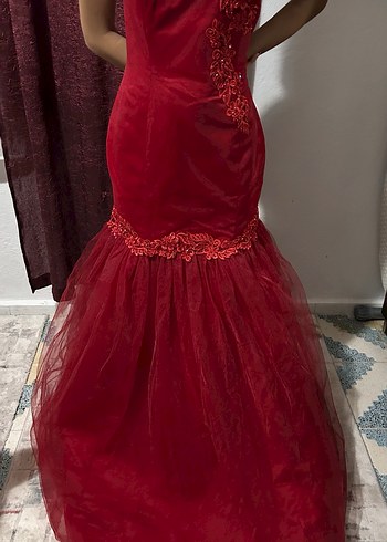 Kırmızı İşlemeli Uzun Straplez Abiye Elbise - Görsel 6