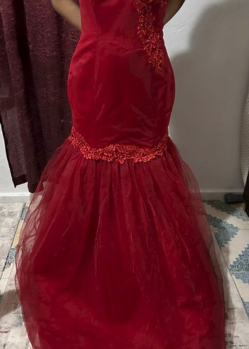 Kırmızı İşlemeli Uzun Straplez Abiye Elbise - Görsel 5