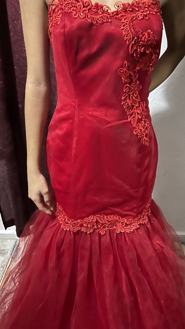 Kırmızı İşlemeli Uzun Straplez Abiye Elbise - Görsel 3