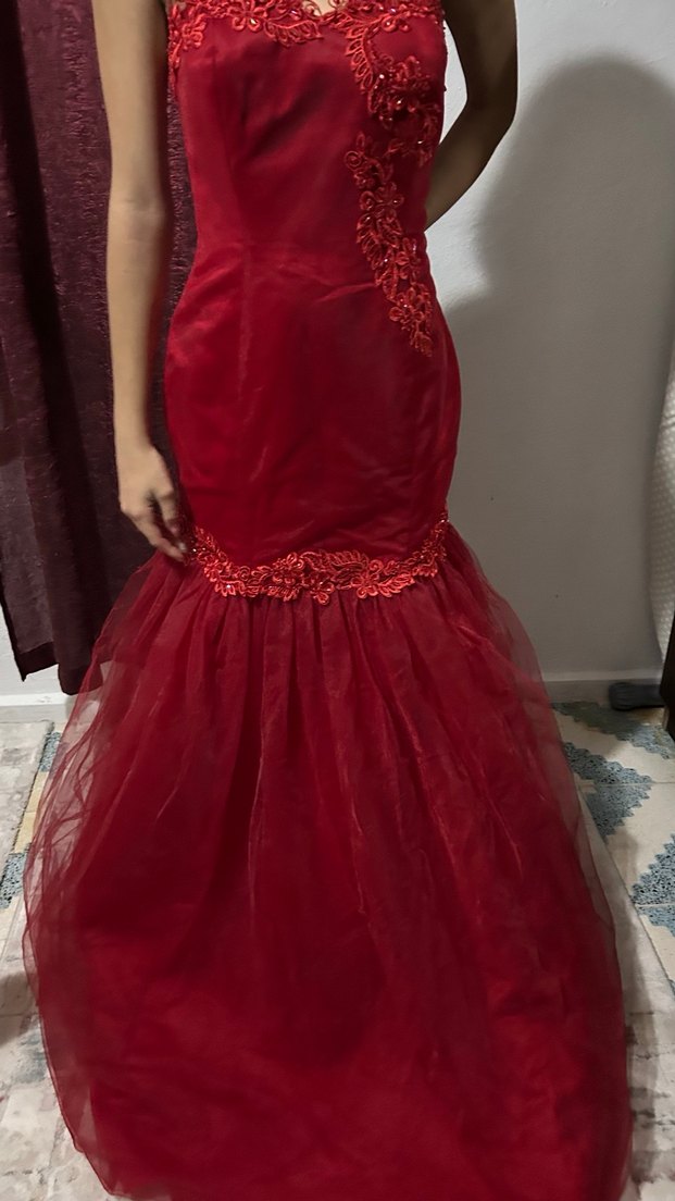 Kırmızı İşlemeli Uzun Straplez Abiye Elbise - Görsel 4