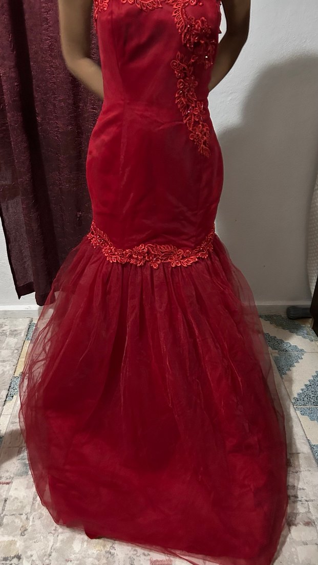 Kırmızı İşlemeli Uzun Straplez Abiye Elbise - Görsel 5