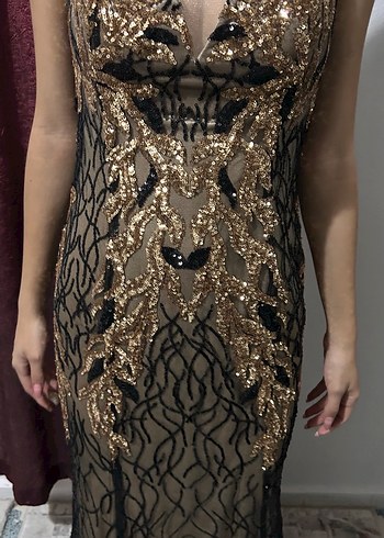 Altın Renkli Dantel İşlemeli V Yakalı Abiye Elbise - Görsel 2